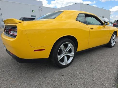 Used 2018 Dodge Challenger R/T w/ Driver Convenience Group RWD image 5