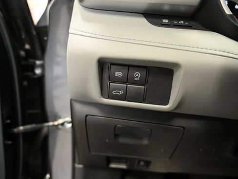 Certified 2023 Toyota Highlander XLE image 27