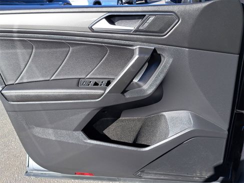 Certified 2023 Volkswagen Tiguan SE image 28