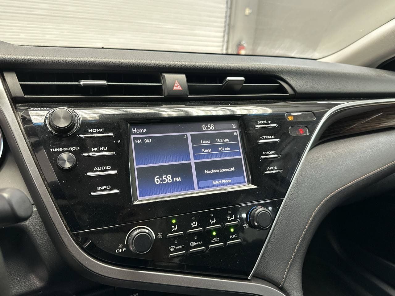 Used 2018 Toyota Camry LE FWD image 19