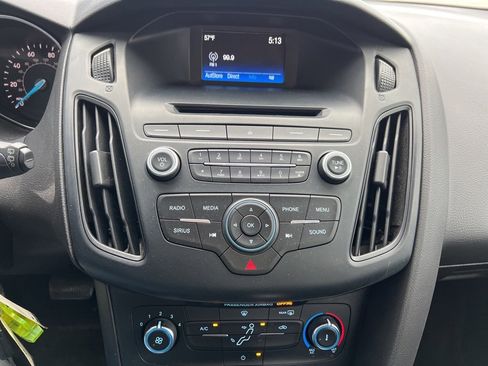 Used 2016 Ford Focus SE w/ SE Power Seat Package image 27