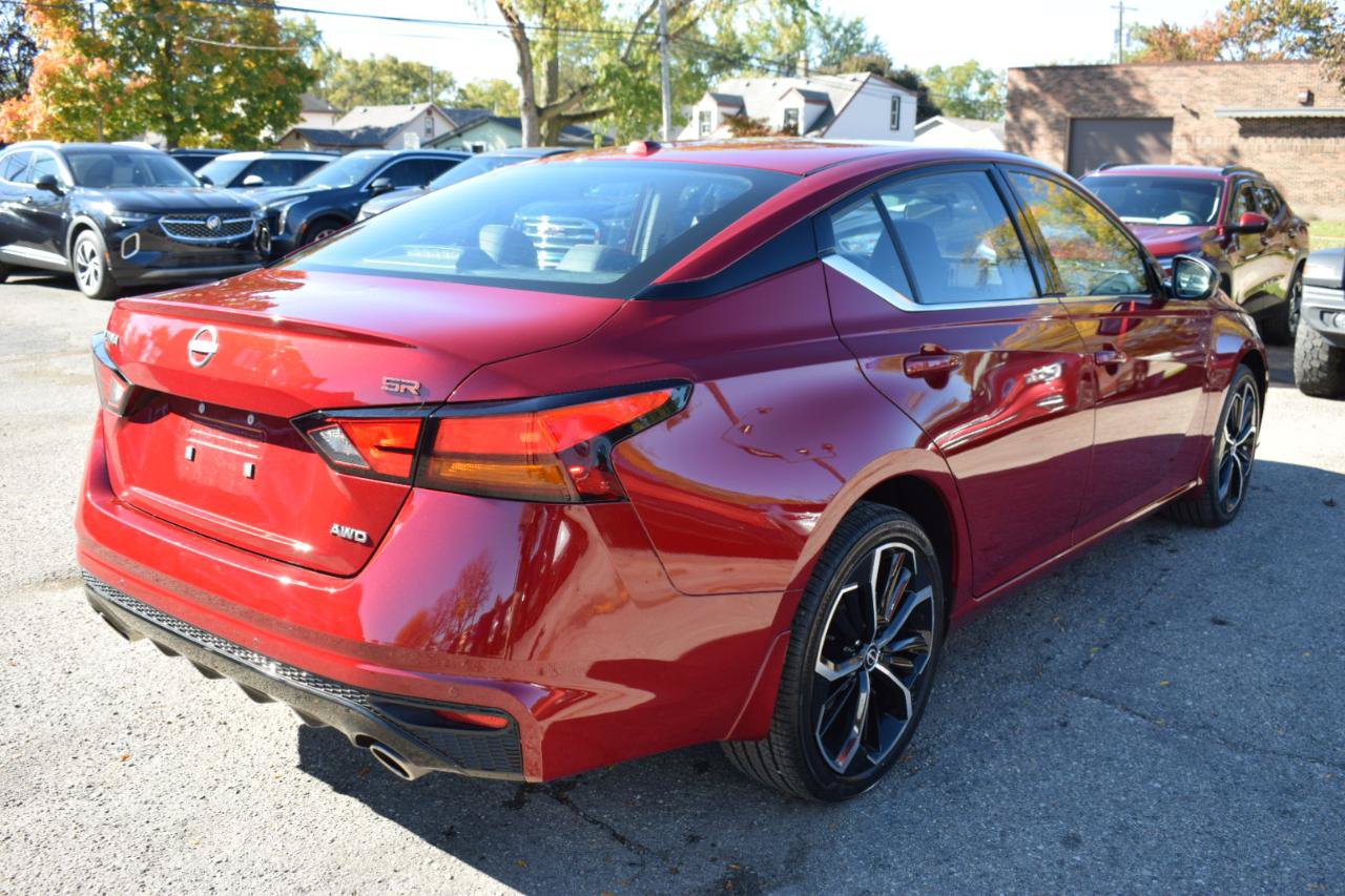 Used 2024 Nissan Altima 2.5 SR w/ SR Premium Package AWD/4WD image 8