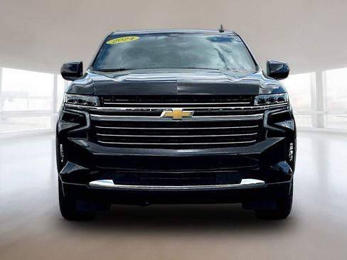 Used 2024 Chevrolet Suburban LT AWD/4WD image 2