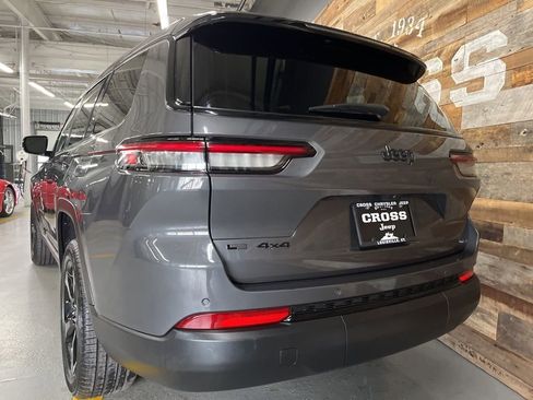 Used 2023 Jeep Grand Cherokee L Laredo image 21