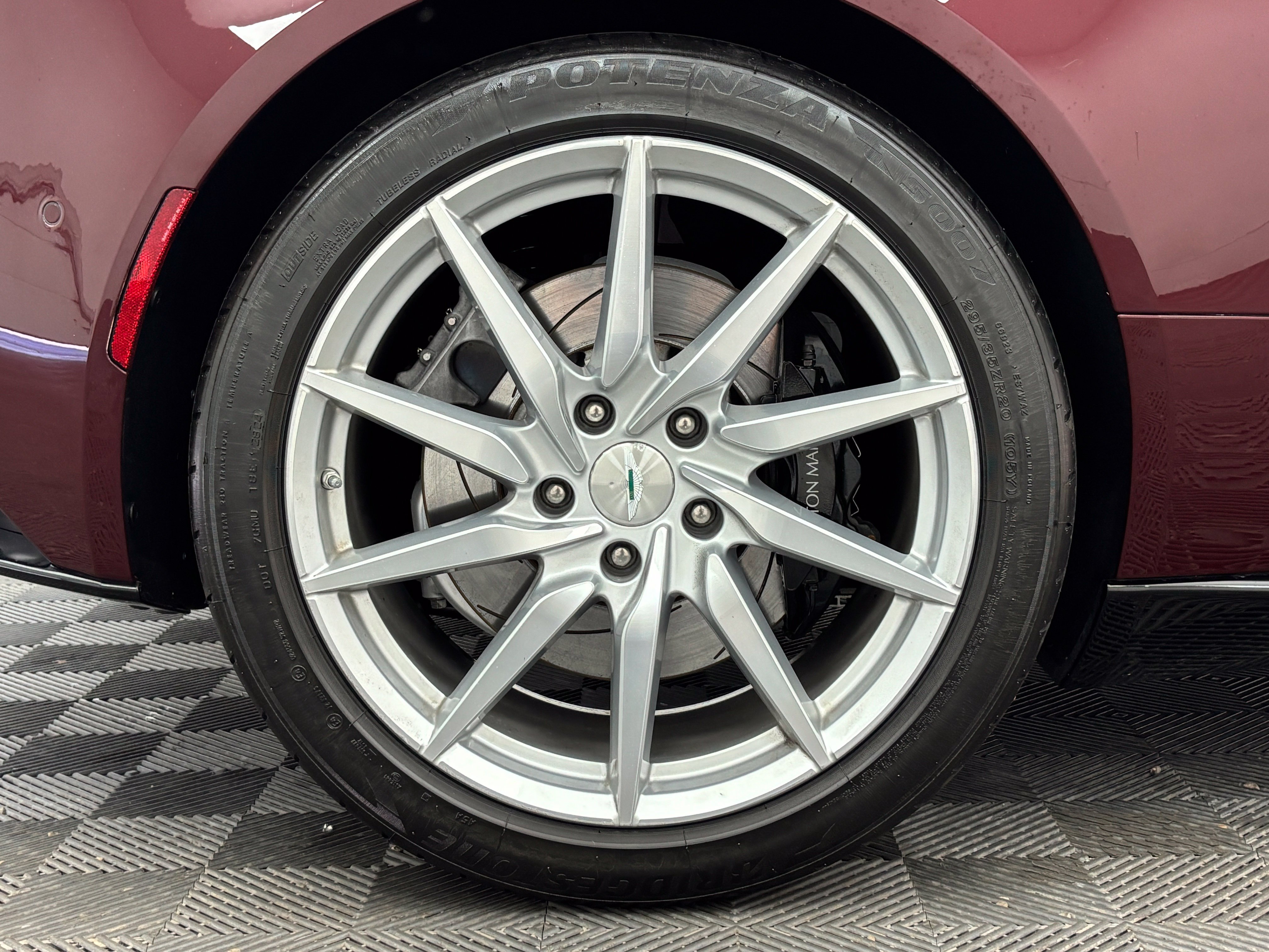 Used 2019 Aston Martin DB11 Volante RWD image 16
