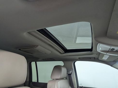 Used 2017 Chevrolet Suburban Premier image 32