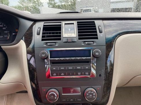 Used 2011 Cadillac DTS Luxury image 21