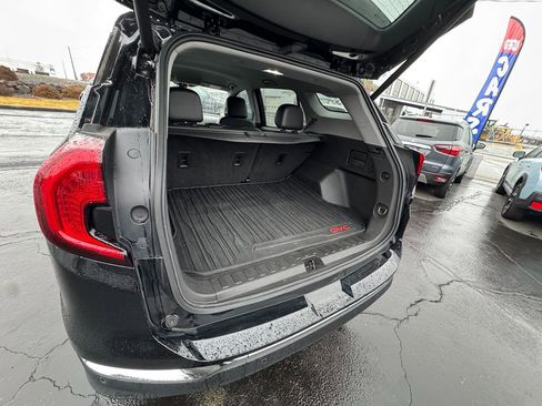 Used 2022 GMC Terrain SLT w/ Infotainment Package II image 11