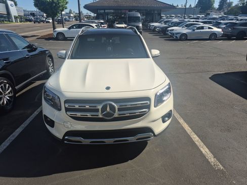 Used 2021 Mercedes-Benz GLB 250 4MATIC image 7