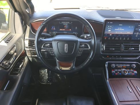 Used 2023 Lincoln Navigator Reserve image 16