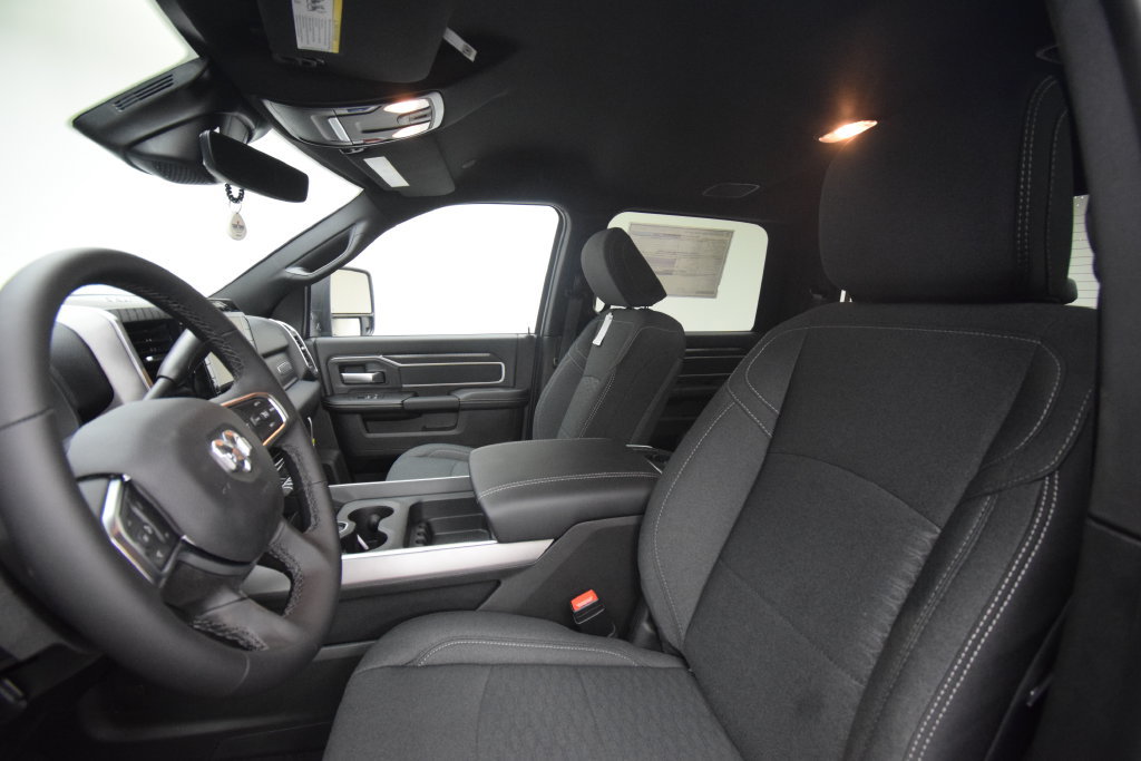 New 2026 RAM 3500 Big Horn AWD/4WD image 36