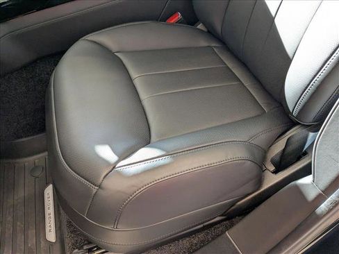 New 2025 Land Rover Range Rover SE image 4