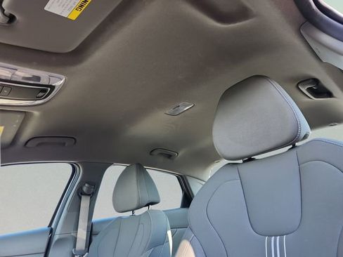 Used 2023 Hyundai Elantra SEL image 12