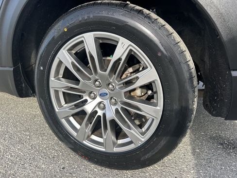 Used 2025 Ford Explorer Platinum image 35