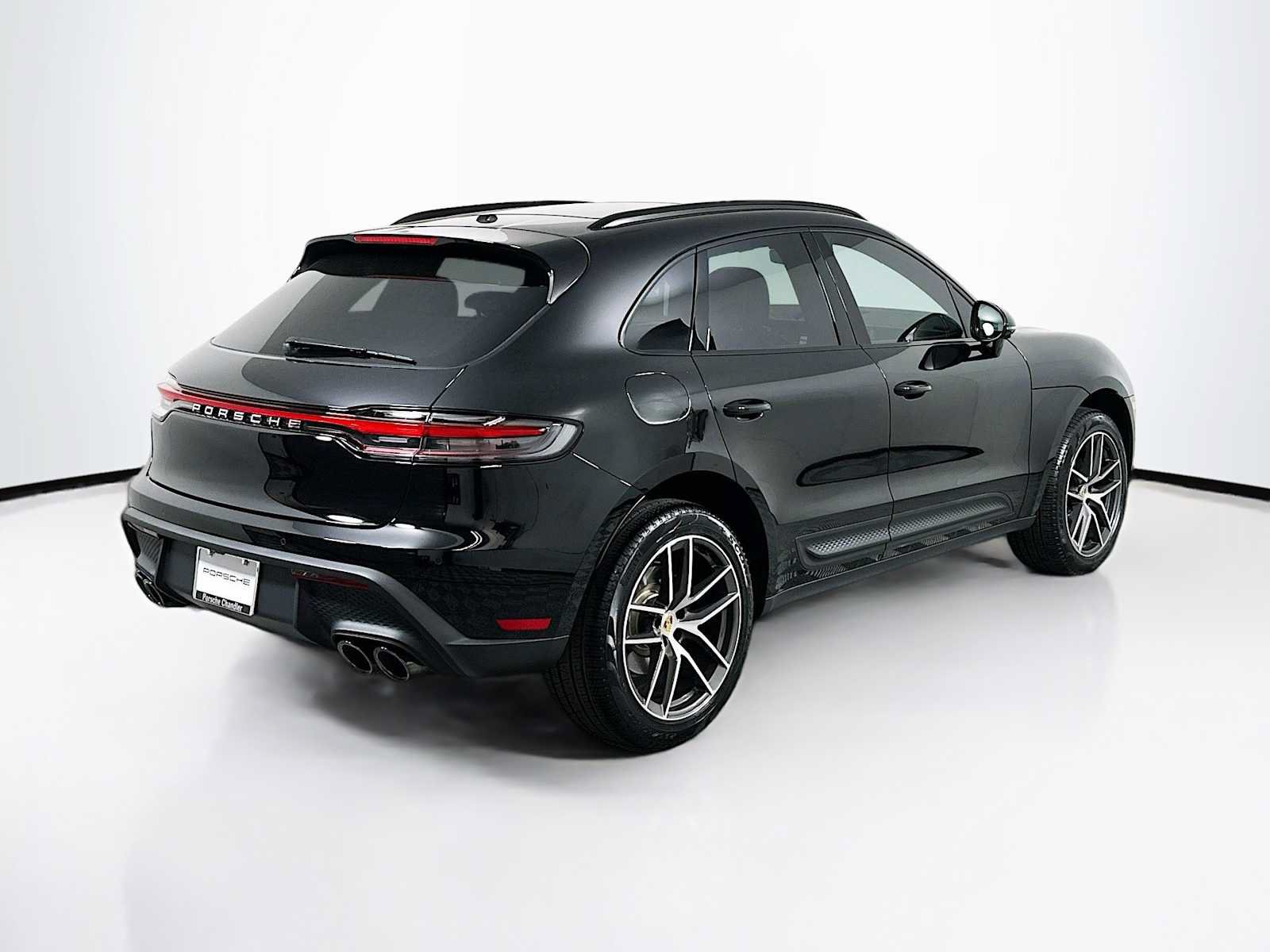 Certified 2026 Porsche Macan AWD/4WD image 9