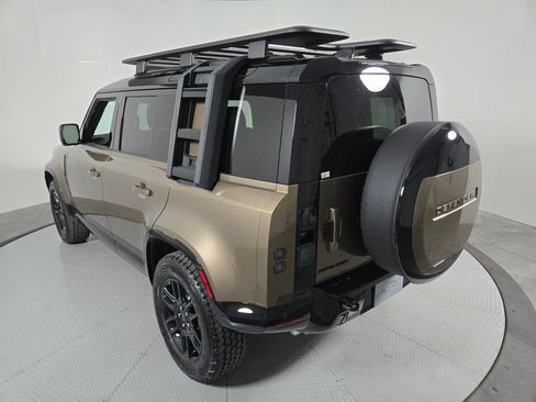 New 2026 Land Rover Defender 110 X-Dynamic SE AWD/4WD image 17