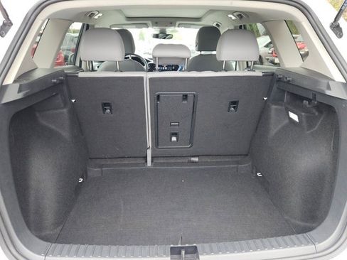 Used 2024 Volkswagen Taos SE image 29