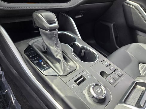 Used 2025 Toyota Highlander XSE AWD/4WD image 16