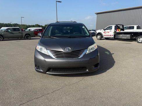 Used 2016 Toyota Sienna LE FWD image 2