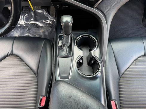 Used 2019 Toyota Camry SE FWD image 26