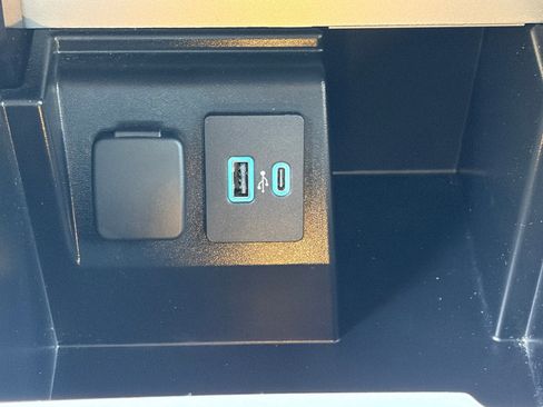 Used 2023 Ford Explorer XLT w/ Equipment Group 202A image 27