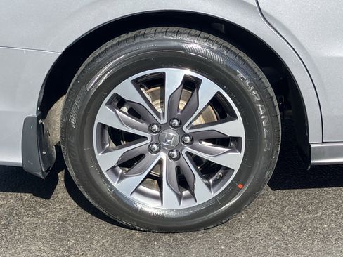 Certified 2024 Honda Odyssey EX-L image 13