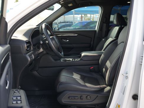 Used 2025 Honda Pilot Black Edition image 16