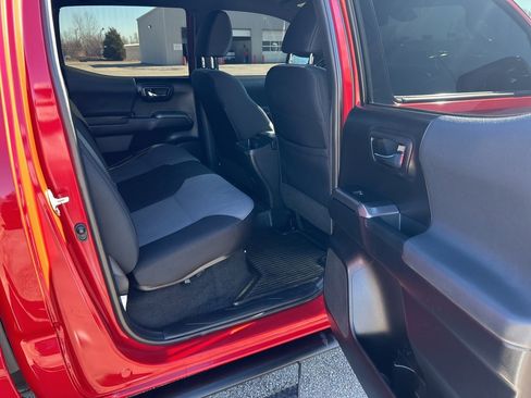 Used 2021 Toyota Tacoma TRD Off-Road image 22