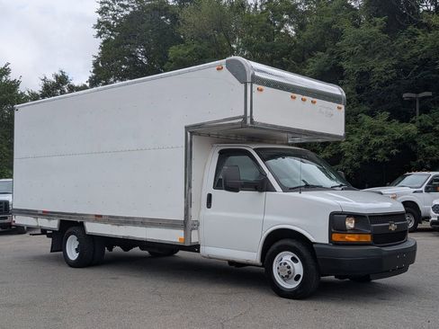 Used 2013 Chevrolet Express 3500 Extended image 2