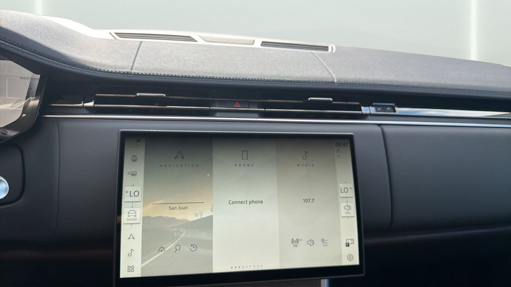 New 2026 Land Rover Range Rover Long Wheelbase SE AWD/4WD image 21