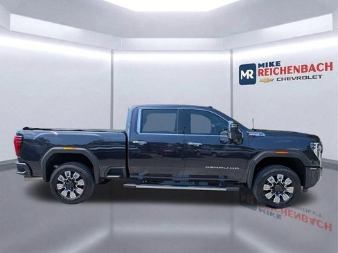 Used 2025 GMC Sierra 2500 Denali w/ Technology Package AWD/4WD image 3
