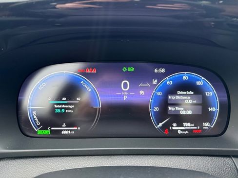 Used 2025 Toyota Crown Signia AWD/4WD image 13