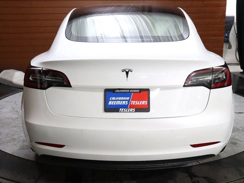Used 2022 Tesla Model 3 image 9