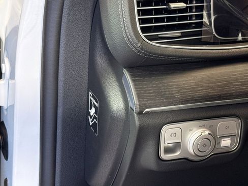 New 2026 Mercedes-Benz GLS 450 4MATIC image 10