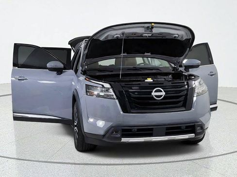 Used 2024 Nissan Pathfinder Platinum w/ Lighting Package (N93) AWD/4WD image 9