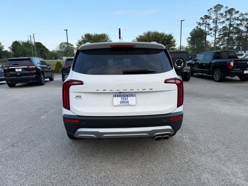 Used 2022 Kia Telluride EX w/ EX Premium Package image 6