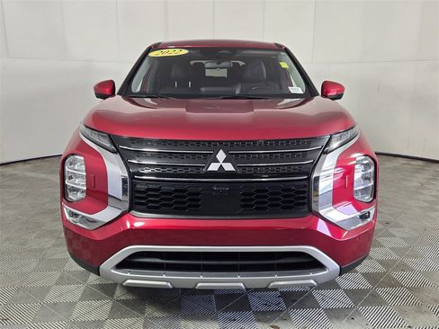 Used 2022 Mitsubishi Outlander SE image 3