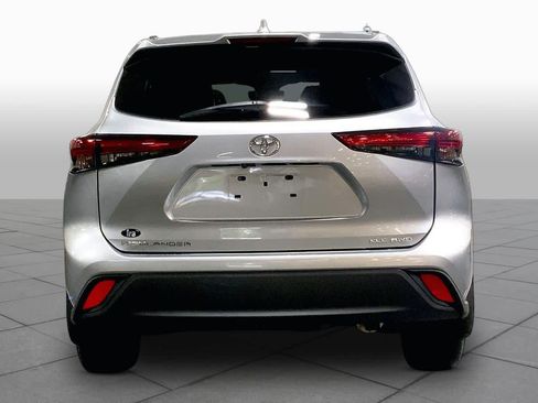 Certified 2021 Toyota Highlander XLE AWD/4WD image 5