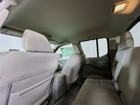 Used 2018 Nissan Frontier SV image 13