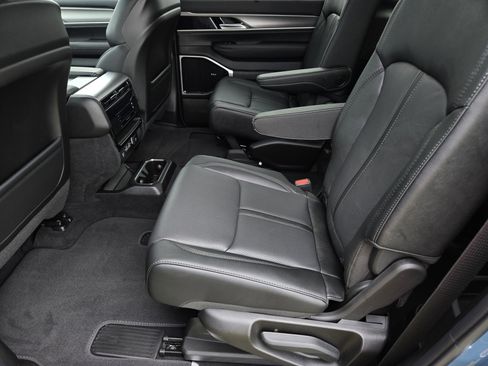 New 2026 Jeep Grand Wagoneer L Limited AWD/4WD image 20