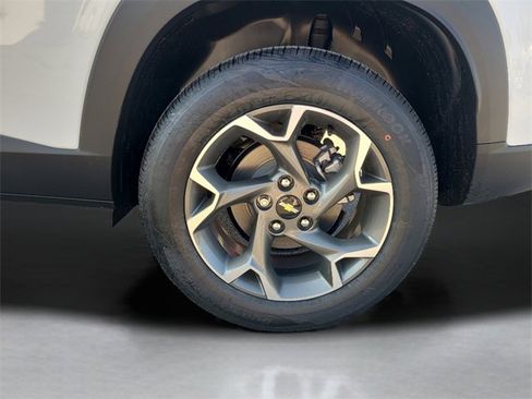New 2026 Chevrolet Trax LT image 12