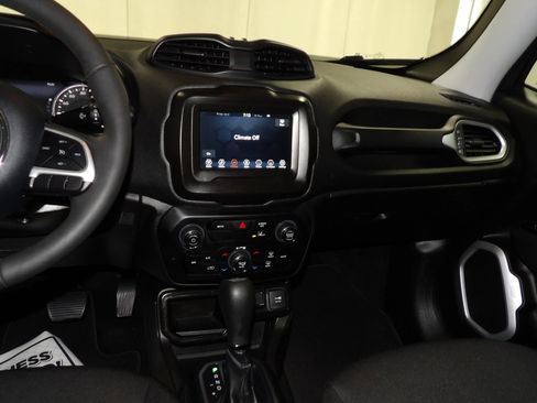 Used 2021 Jeep Renegade Latitude FWD image 12