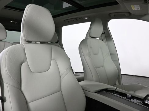 Used 2025 Volvo XC90 B5 Plus w/ Protection Package Premier image 19
