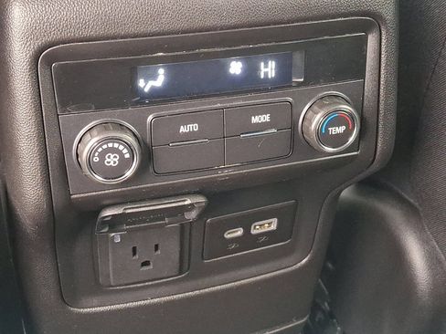 Used 2023 GMC Acadia SLE w/ Driver Convenience Package image 11