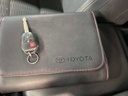 Used 2019 Toyota Tacoma SR5 AWD/4WD image 34