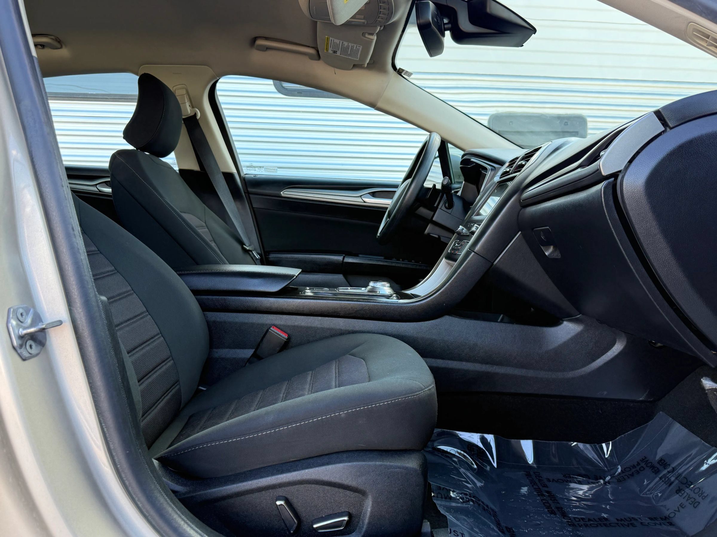 Used 2019 Ford Fusion SE FWD image 15