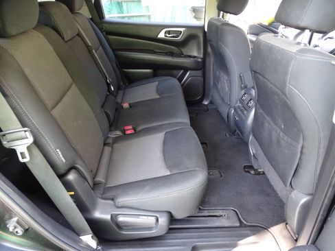 Used 2019 Nissan Pathfinder SV image 37