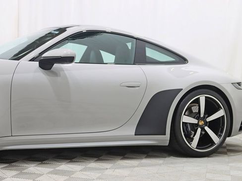Used 2022 Porsche 911 Carrera 4 AWD/4WD image 3