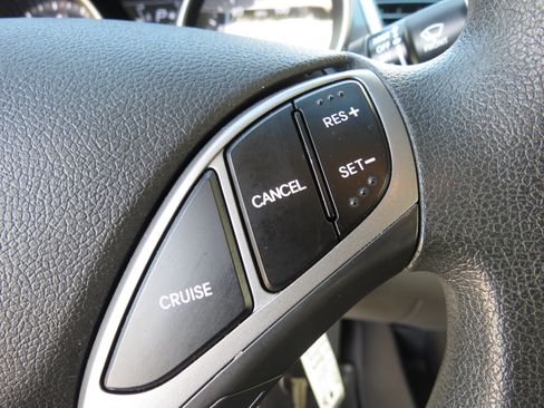 Used 2014 Hyundai Elantra SE w/ Option Group 02 FWD image 15