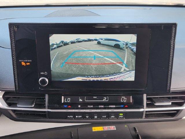 Certified 2025 Toyota Sienna LE FWD image 17